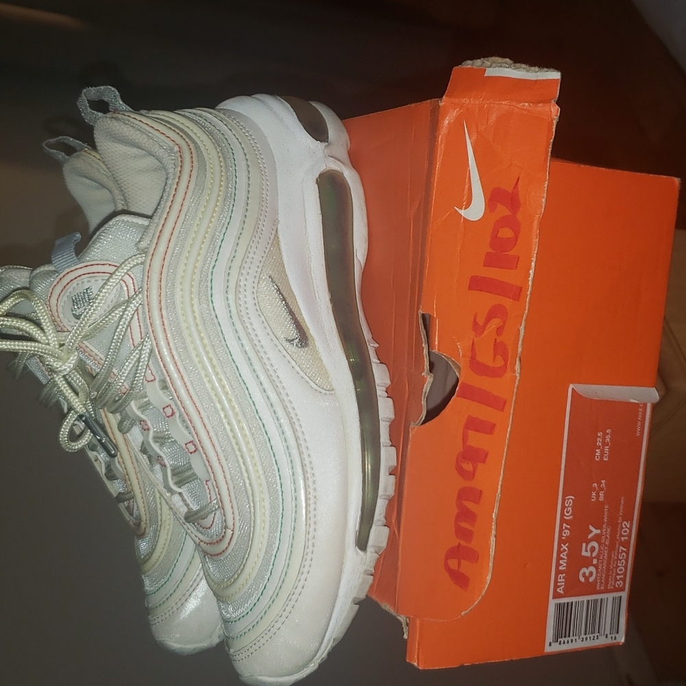 Sneakers - Picture 5 of 5